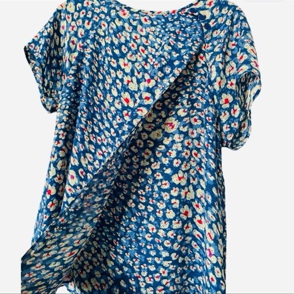 Cabi Flutter Sleeve Crossover-Back Button Detail Blouse, Size Medium - NWOT - Picture 9 of 11